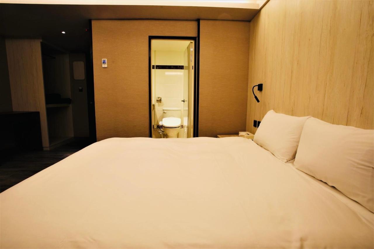 โกลเดน โฮม โฮเต็ล Hotel ไทเป ภายนอก รูปภาพ