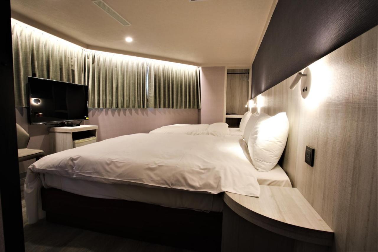โกลเดน โฮม โฮเต็ล Hotel ไทเป ภายนอก รูปภาพ