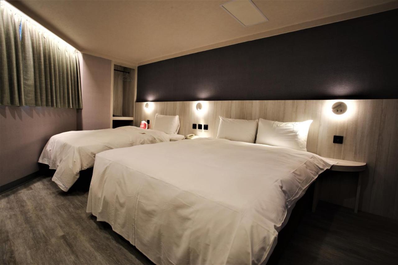 โกลเดน โฮม โฮเต็ล Hotel ไทเป ภายนอก รูปภาพ