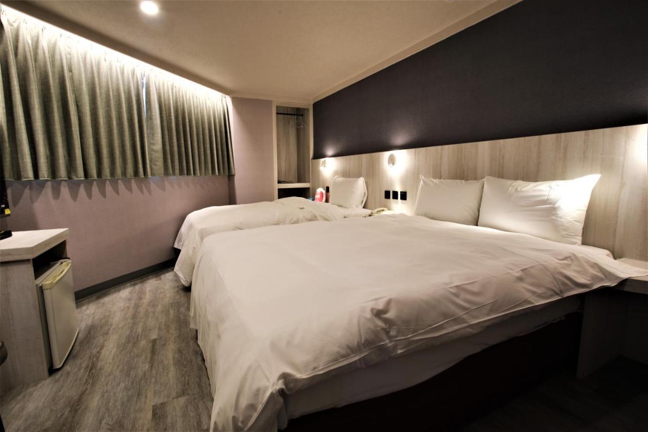 โกลเดน โฮม โฮเต็ล Hotel ไทเป ภายนอก รูปภาพ