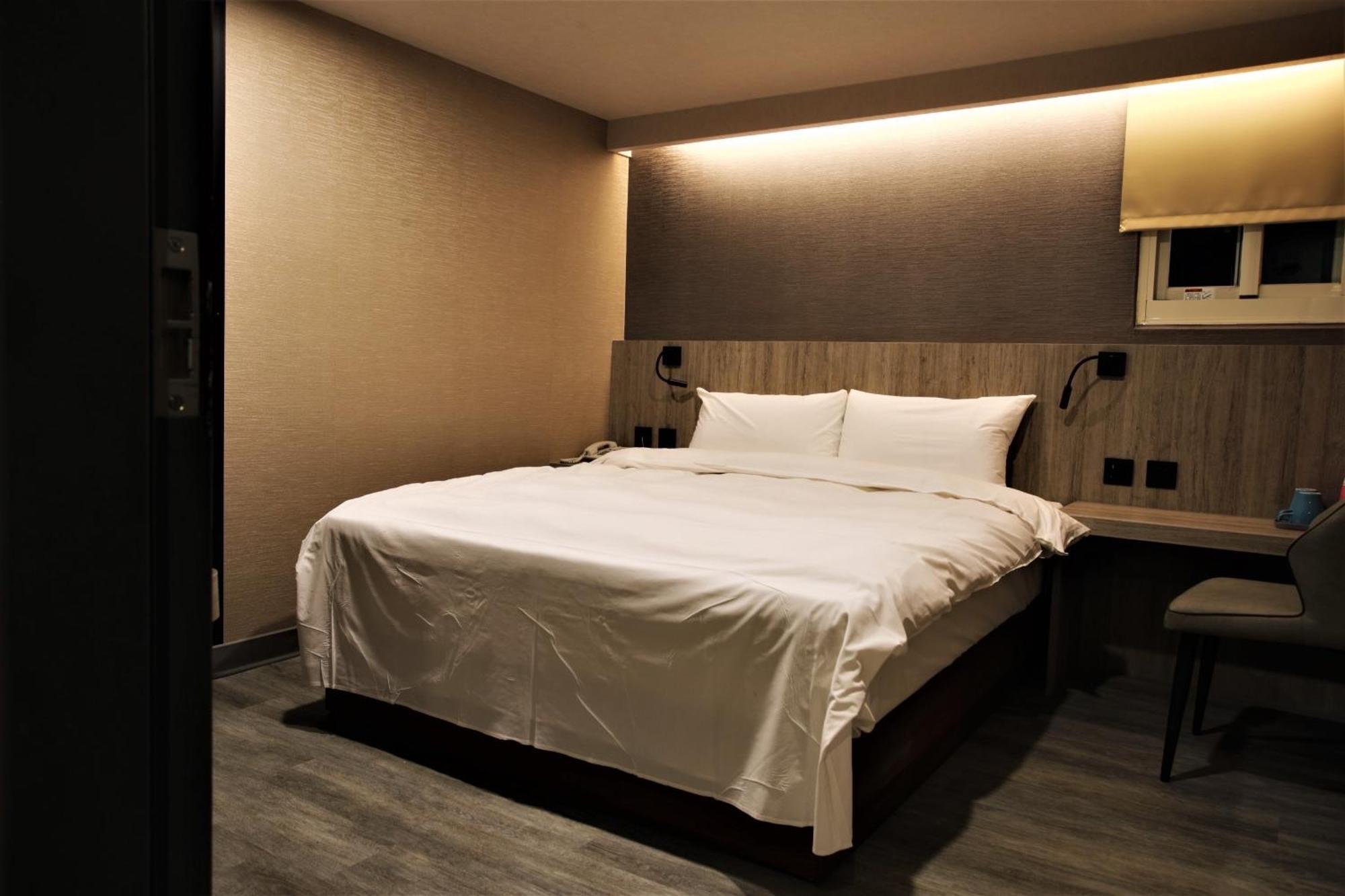 โกลเดน โฮม โฮเต็ล Hotel ไทเป ภายนอก รูปภาพ