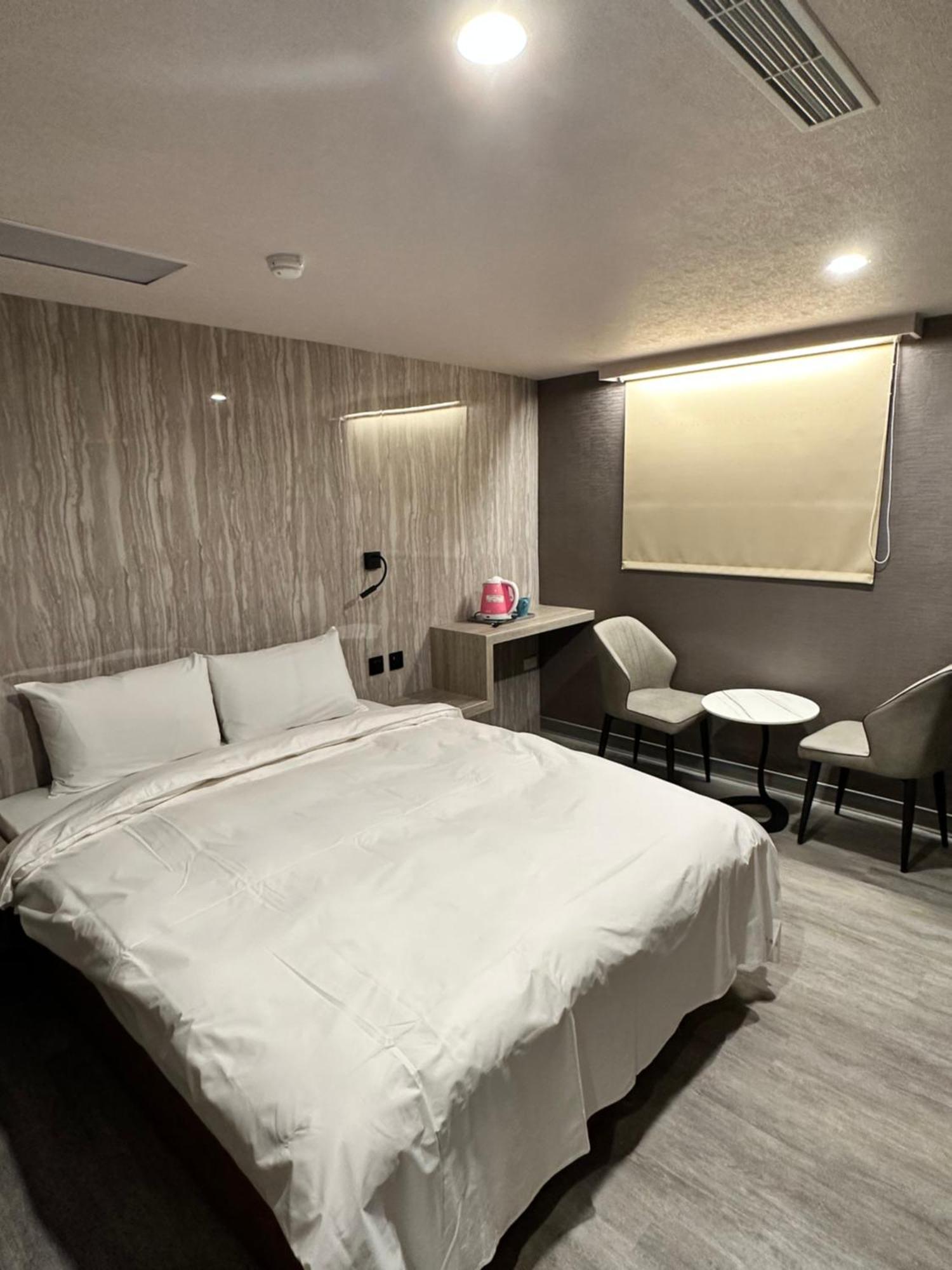 โกลเดน โฮม โฮเต็ล Hotel ไทเป ภายนอก รูปภาพ