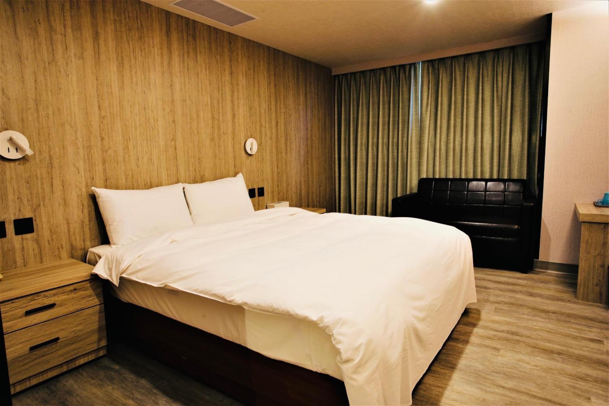 โกลเดน โฮม โฮเต็ล Hotel ไทเป ภายนอก รูปภาพ