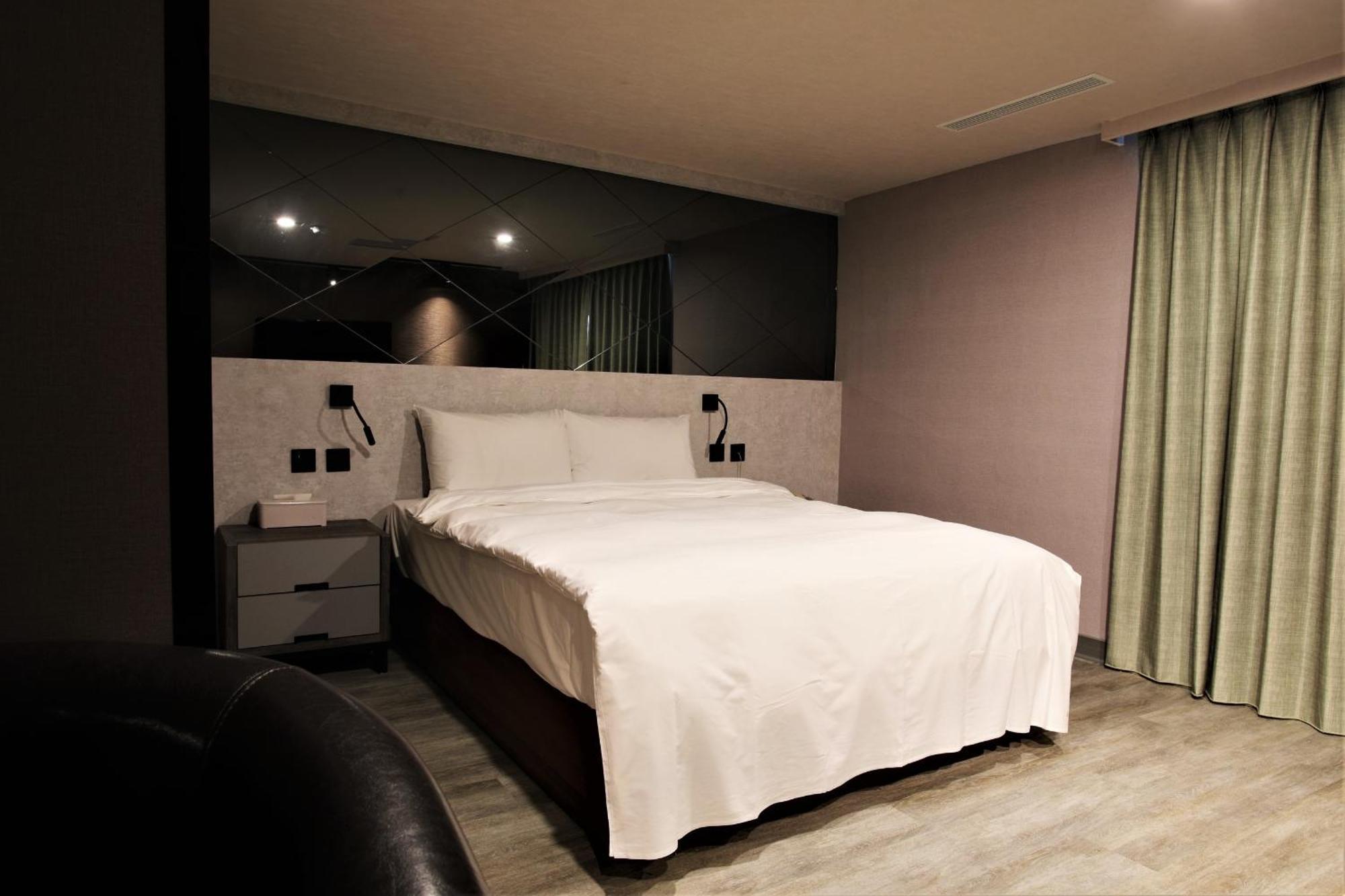 โกลเดน โฮม โฮเต็ล Hotel ไทเป ภายนอก รูปภาพ