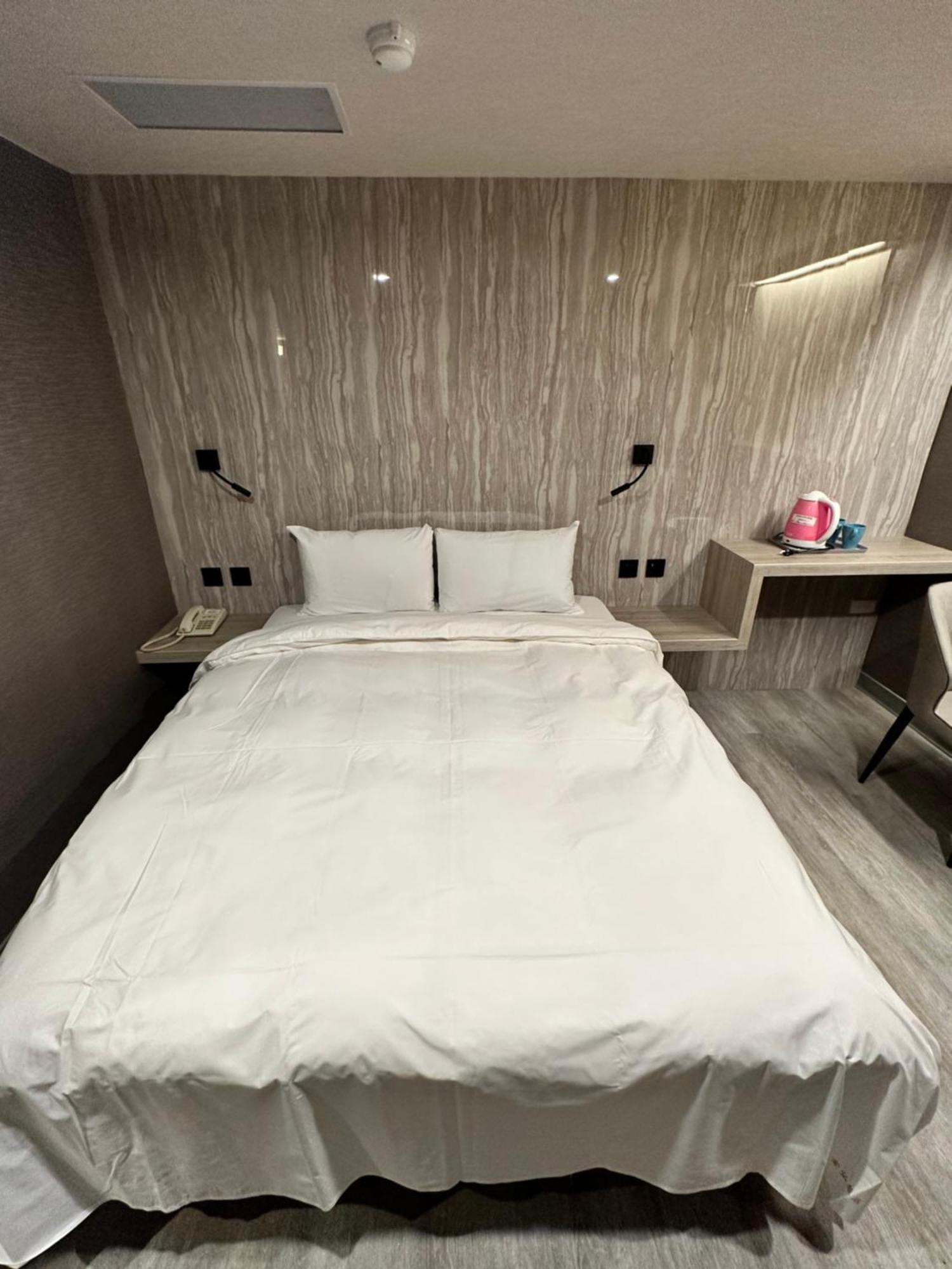 โกลเดน โฮม โฮเต็ล Hotel ไทเป ภายนอก รูปภาพ