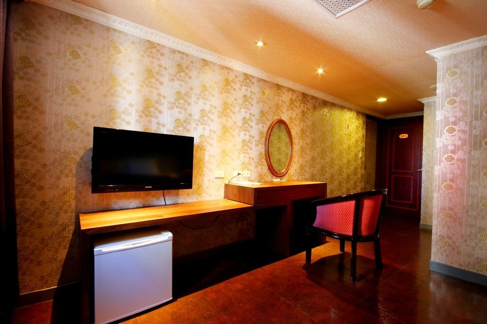 โกลเดน โฮม โฮเต็ล Hotel ไทเป ภายนอก รูปภาพ
