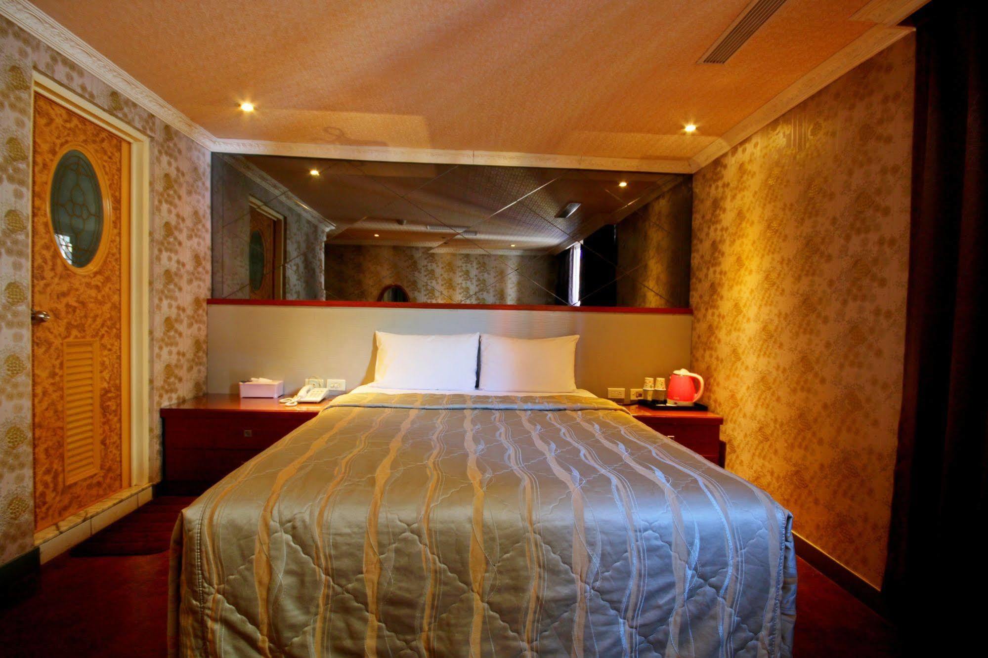 โกลเดน โฮม โฮเต็ล Hotel ไทเป ภายนอก รูปภาพ